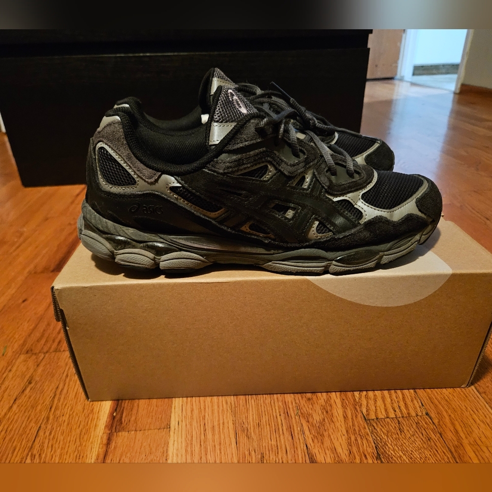 ASICS GEL-NYC 2024 MENS SIZE 12 WORN